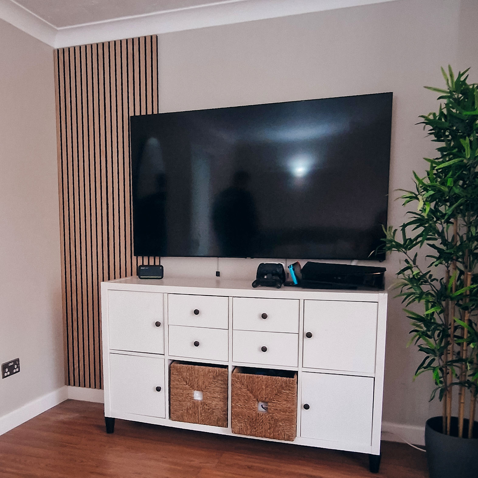 oak slat wall panelling